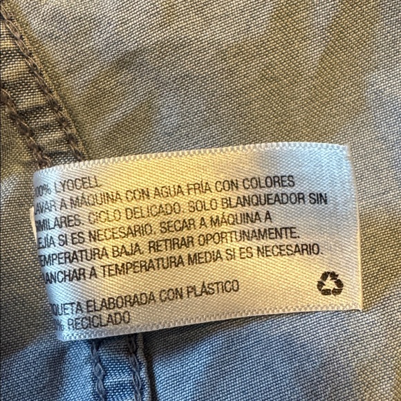 Merona Denim Popover Blouse size Large. Light Blue - Picture 11 of 11